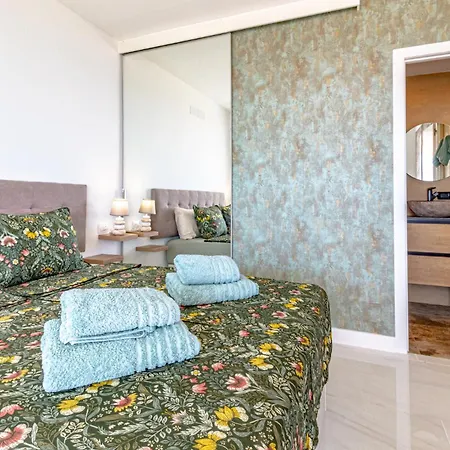 Tucan Next To Siam Park