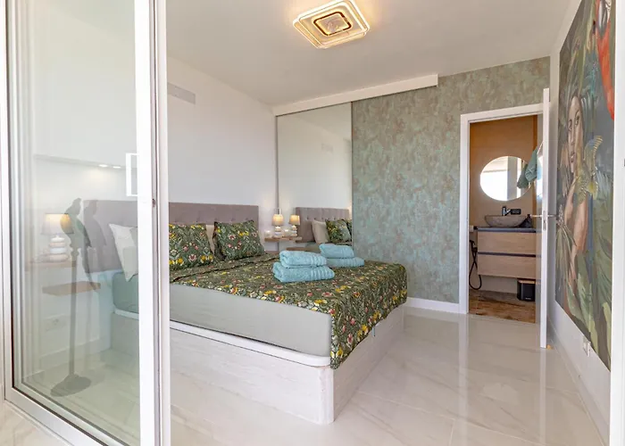 Tucan Next To Siam Park アデヘ