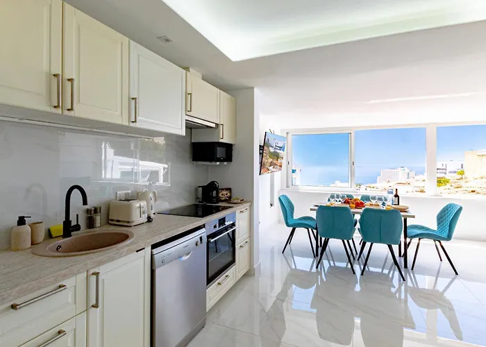 Tucan Next To Siam Park * アデヘ