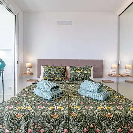 Tucan Next To Siam Park Адехе